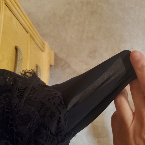 Loft navy lace lined sleeveless top. Excellent like new condition. Size xsp - Picture 4 of 5